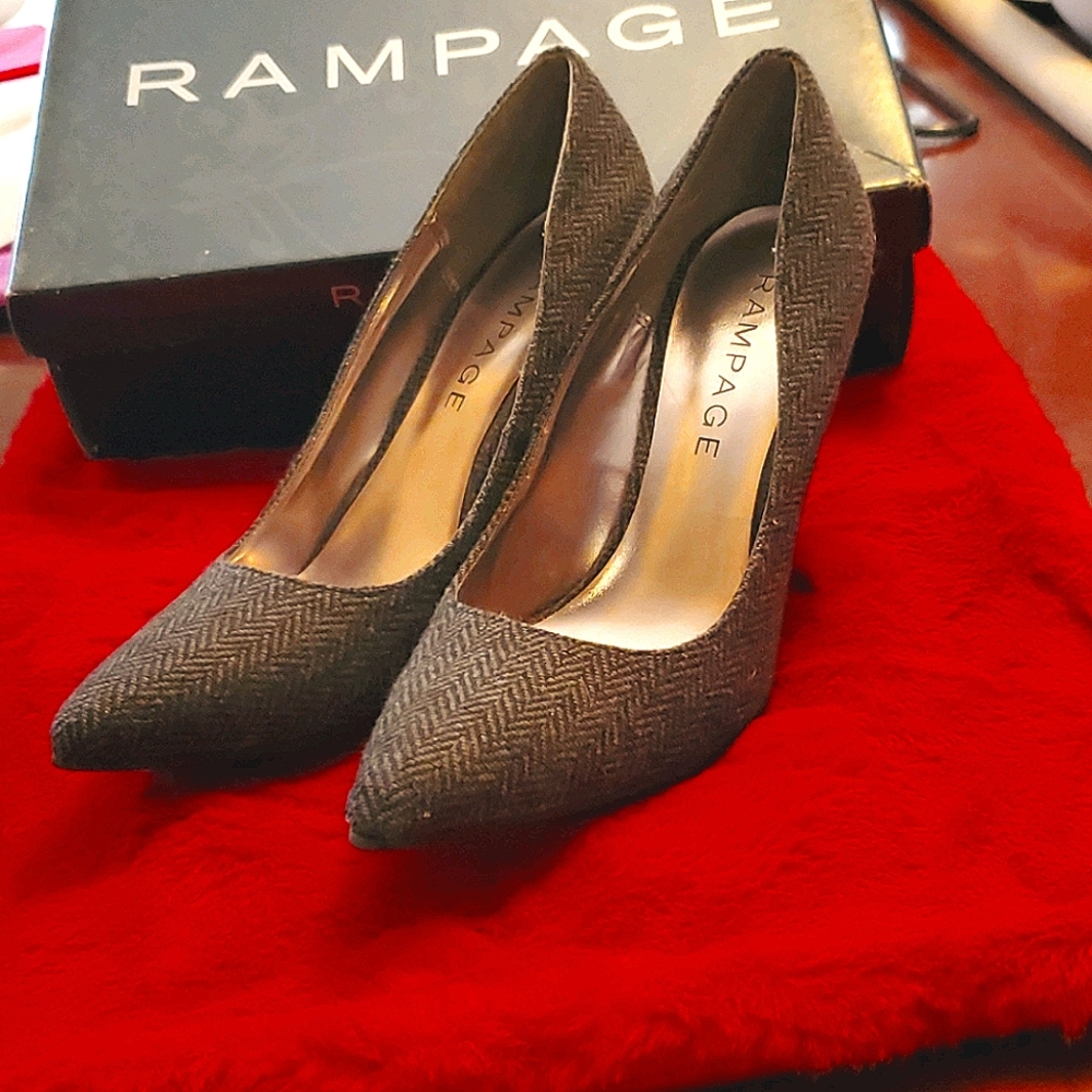 FALL SALE!!  REDUCED!! Super Cute Heels  Size 8 - Black/Herringbone Color